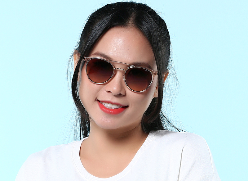 Kiểu dáng hiện đại sẽ giúp tôn lên những đường nét cho khuôn mặt